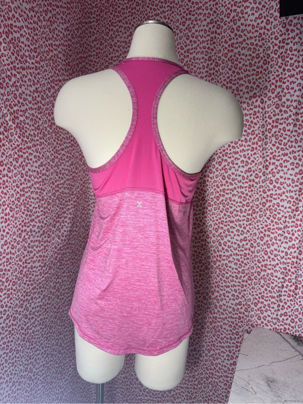 3 Tank Tops - Picture 5 of 9